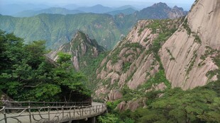 山地挂壁公路自然风光