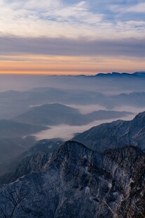 高山云海晨光盛景