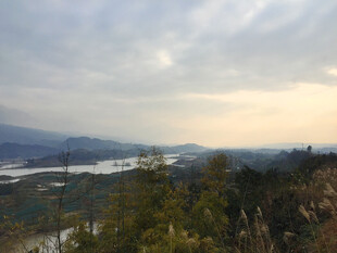 黄昏山野湖景风光