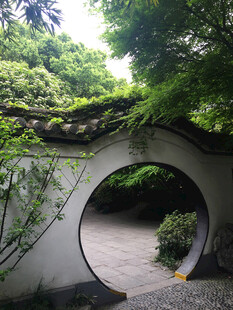 古典园林月洞门景观