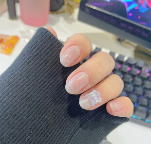 裸色碎钻美甲实拍