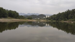 湖畔山水自然风景
