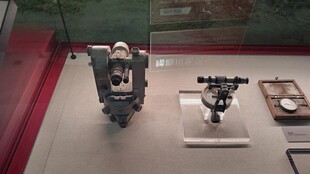 老式测绘仪器展品陈列
