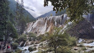 山林瀑布自然景观