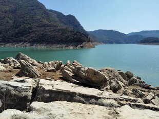 青山碧湖自然风光