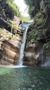 山林峡谷瀑布景观