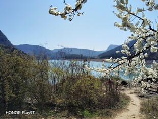 春日湖畔山野美景