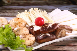菌菇拼盘食材展示