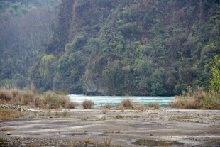山野湖畔自然风光