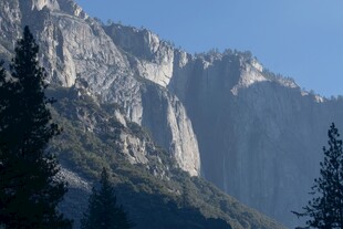高山瀑布自然风光