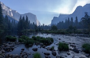 山谷溪流自然风光