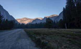 山谷公路清晨风光