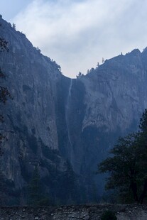 峡谷瀑布自然景观