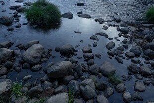 清浅溪滩卵石水景