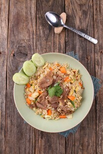 家常牛肉炒饭摆盘