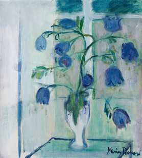 窗边蓝花静物油画