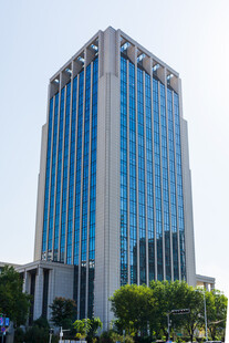 现代高层商务办公楼