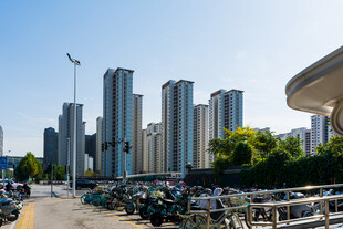 城市高层住宅街景