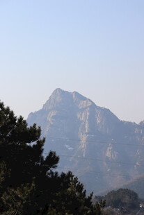 朦胧远山自然风景