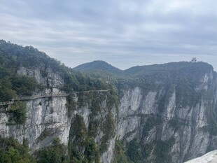 高山绝壁自然风光