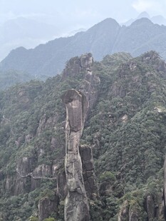 山野奇峰巨柱景观