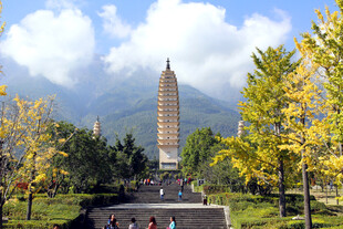 大理白塔