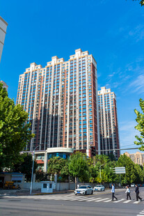 城市高层居民楼街景