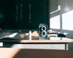 教室桌面复古相机