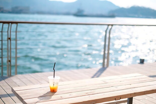 湖畔露台夏日饮品