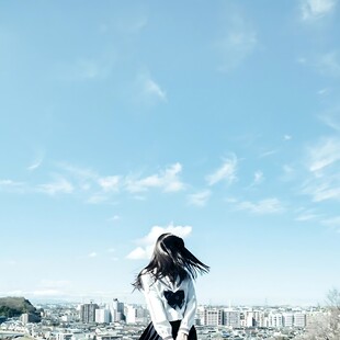 晴空下的少女