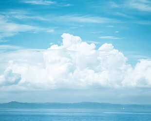 蓝天白云海景风光
