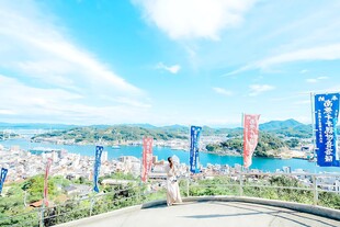海滨观景台晴日风光