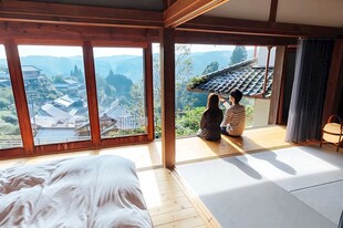 和室窗边双人观景