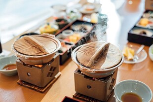 日式料理餐桌场景