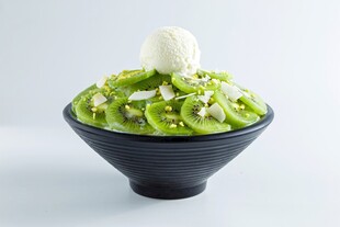 抹茶冰沙配冰淇淋球