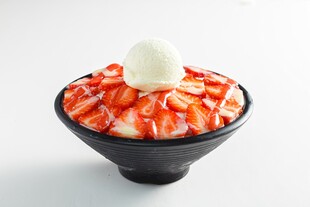 草莓冰淇淋雪冰