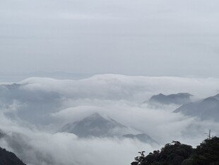 山间云海景观