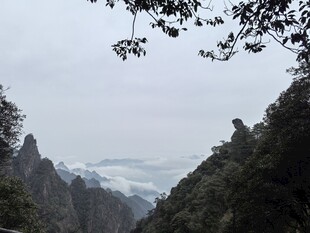 山间雾霭自然风光
