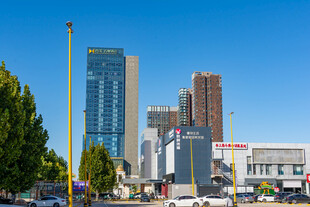 蓝天城市街景