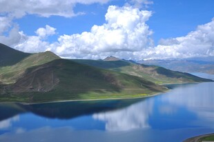 高原湖泊自然风光