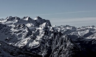 雪山山脉自然风光
