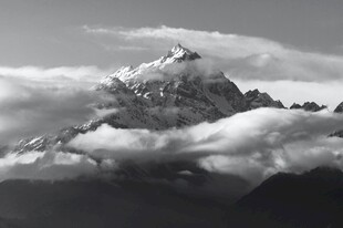 黑白雪山云海风光