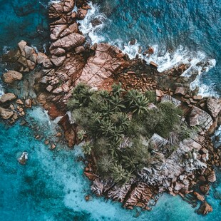 海中孤岛景观