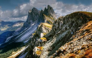 壮丽高山山野风光