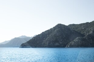 清湖远山自然风景