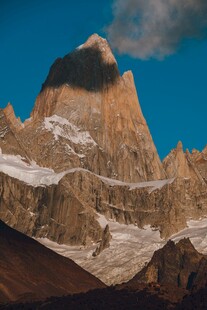 高原日照金山风光