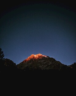 黄昏山巅霞光美景
