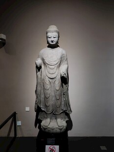 馆藏古代石雕立佛