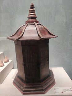 馆藏塔形古铜器物