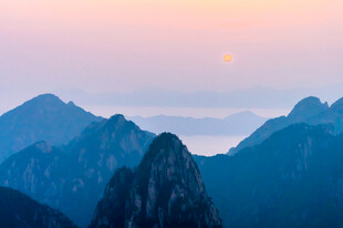 层山暮色落日风光
